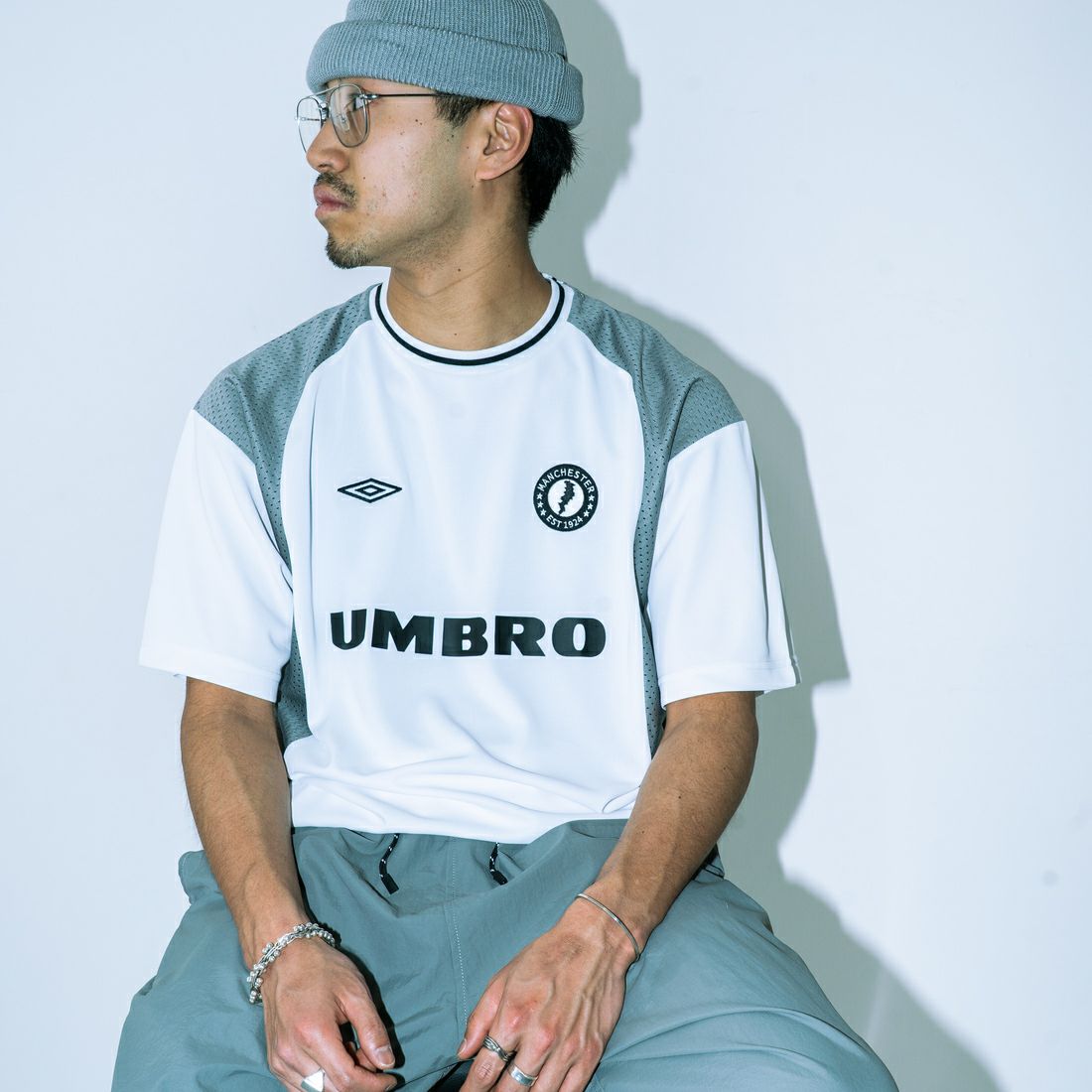 UMBRO [アンブロ] 別注 メッシュ切替 ゲームTシャツ [KBT101-NK-02-JF] WHITE&&モデル身長：170cm 着用サイズ：L&&