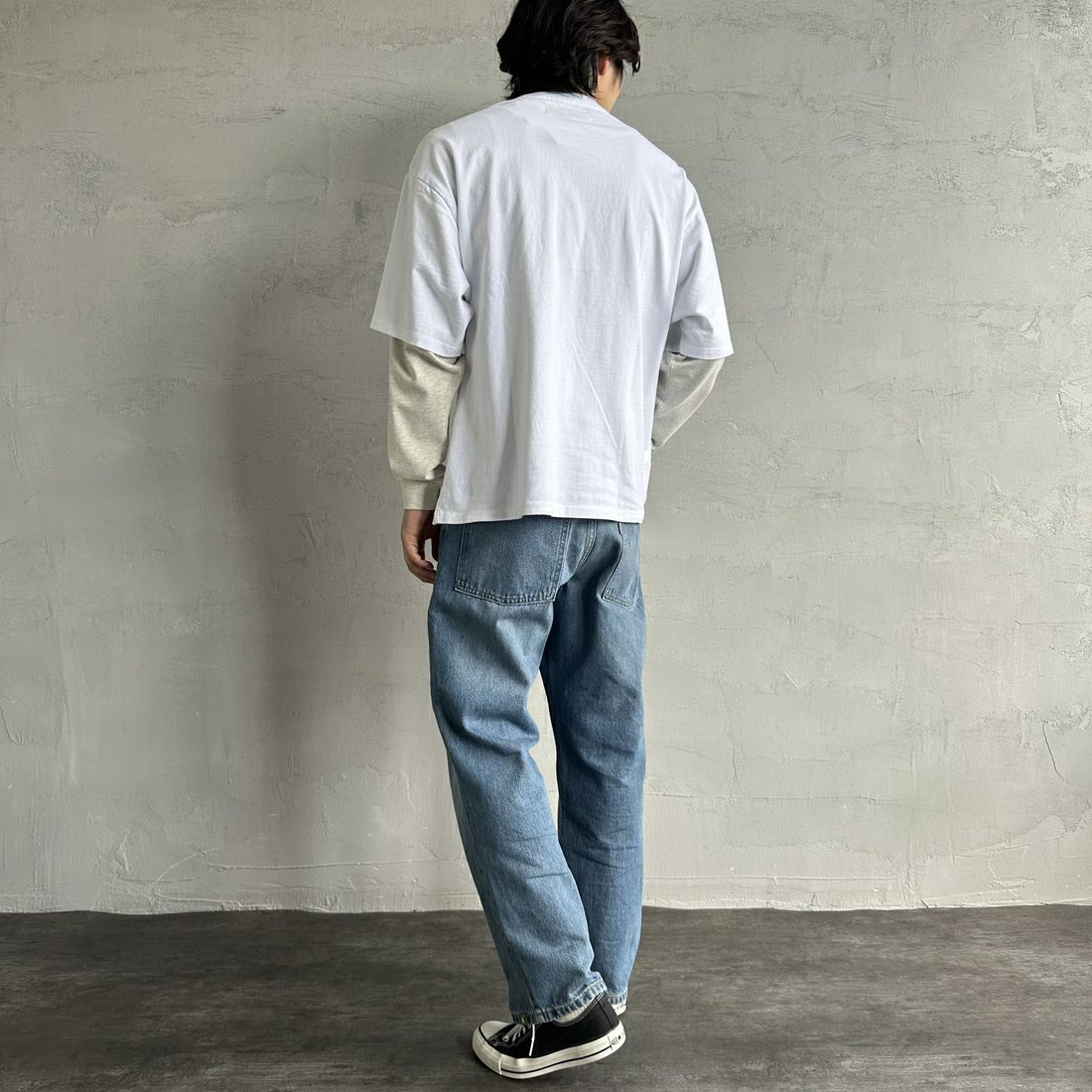 UNIVERSAL OVERALL [ユニバーサルオーバーオール] 別注 フェイクレイヤードカットソー [U2513220IN-JF] WHITE/OAT &&モデル身長：179cm 着用サイズ：L&&