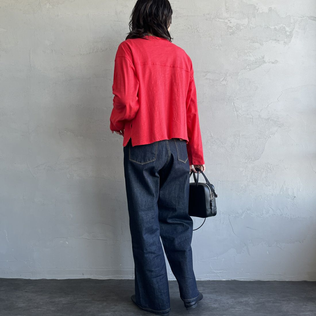 UNIVERSAL OVERALL [ユニバーサルオーバーオール] 別注 スラブカットカーディガン [U2512251IN-JF] RED &&モデル身長：160cm 着用サイズ：F&&