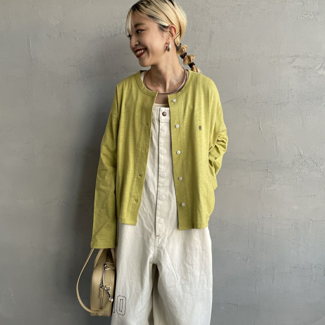 UNIVERSAL OVERALL [ユニバーサルオーバーオール] 別注 スラブカットカーディガン [U2512251IN-JF] PISTACHIO &&モデル身長：150cm 着用サイズ：F&&