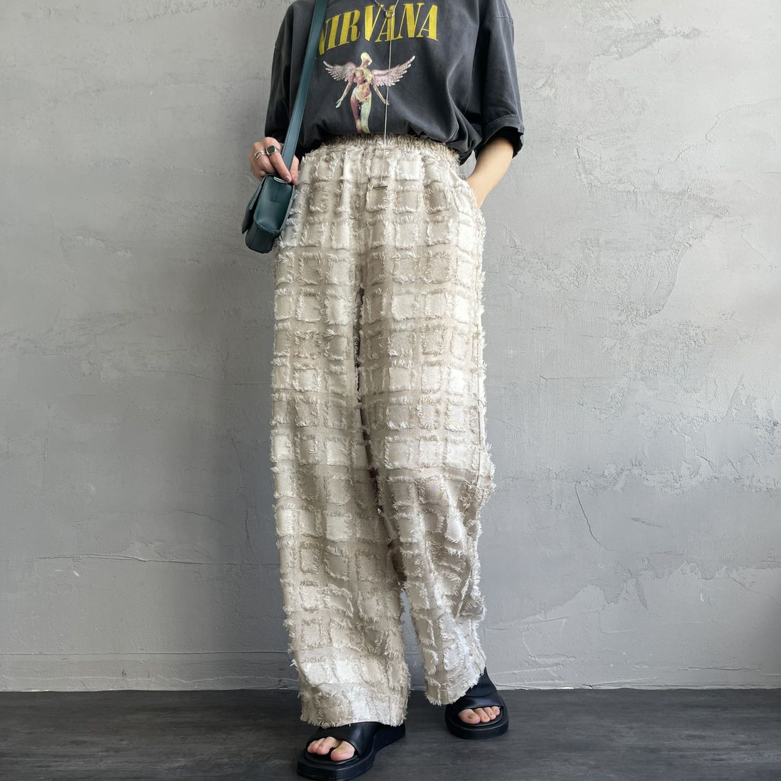 nenom [ネノム] ブロックフェザー ワイドイージージャガードパンツ [NE25112011] 22 BEIGE&&モデル身長：158cm 着用サイズ：F&&