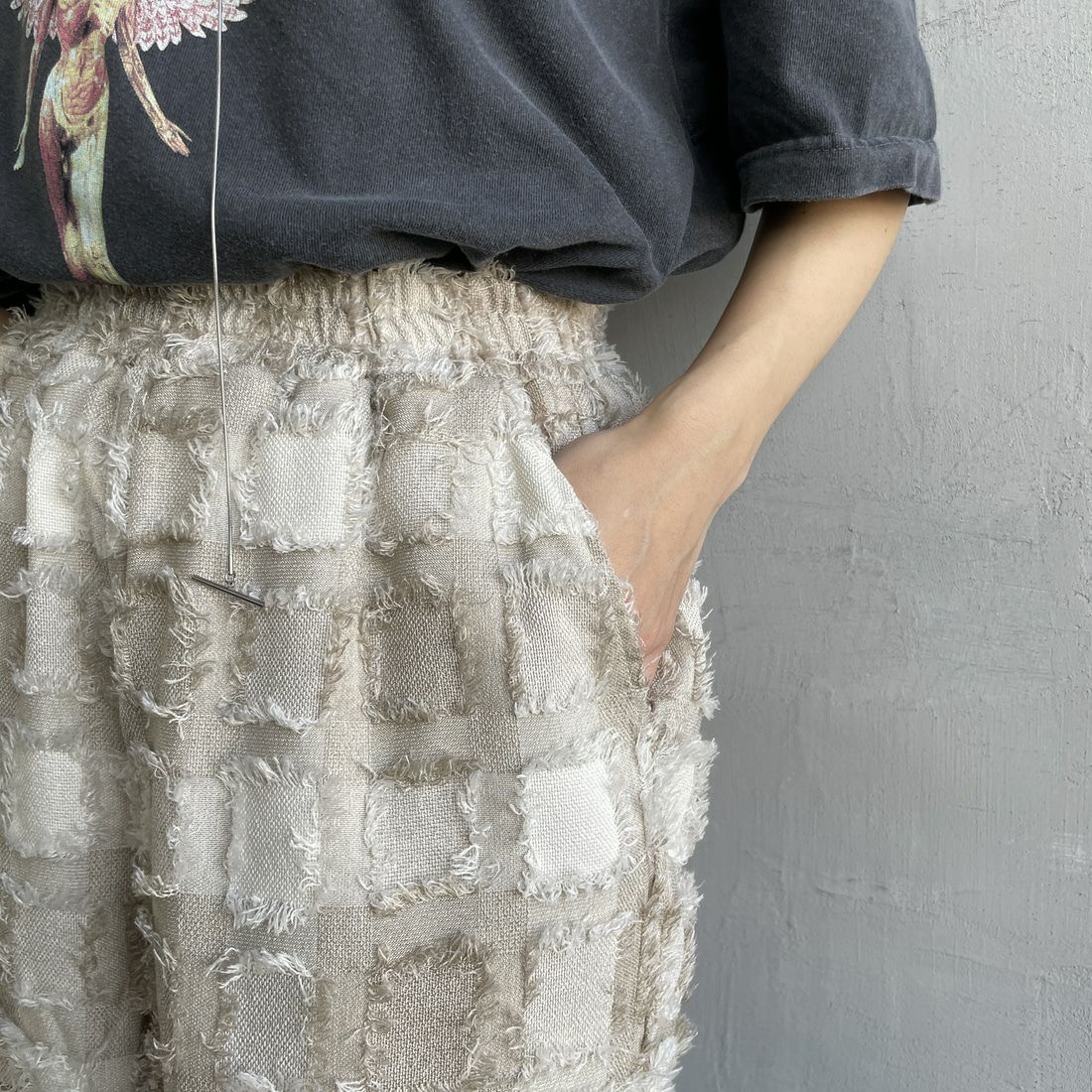 nenom [ネノム] ブロックフェザー ワイドイージージャガードパンツ [NE25112011] 22 BEIGE&&モデル身長：158cm 着用サイズ：F&&