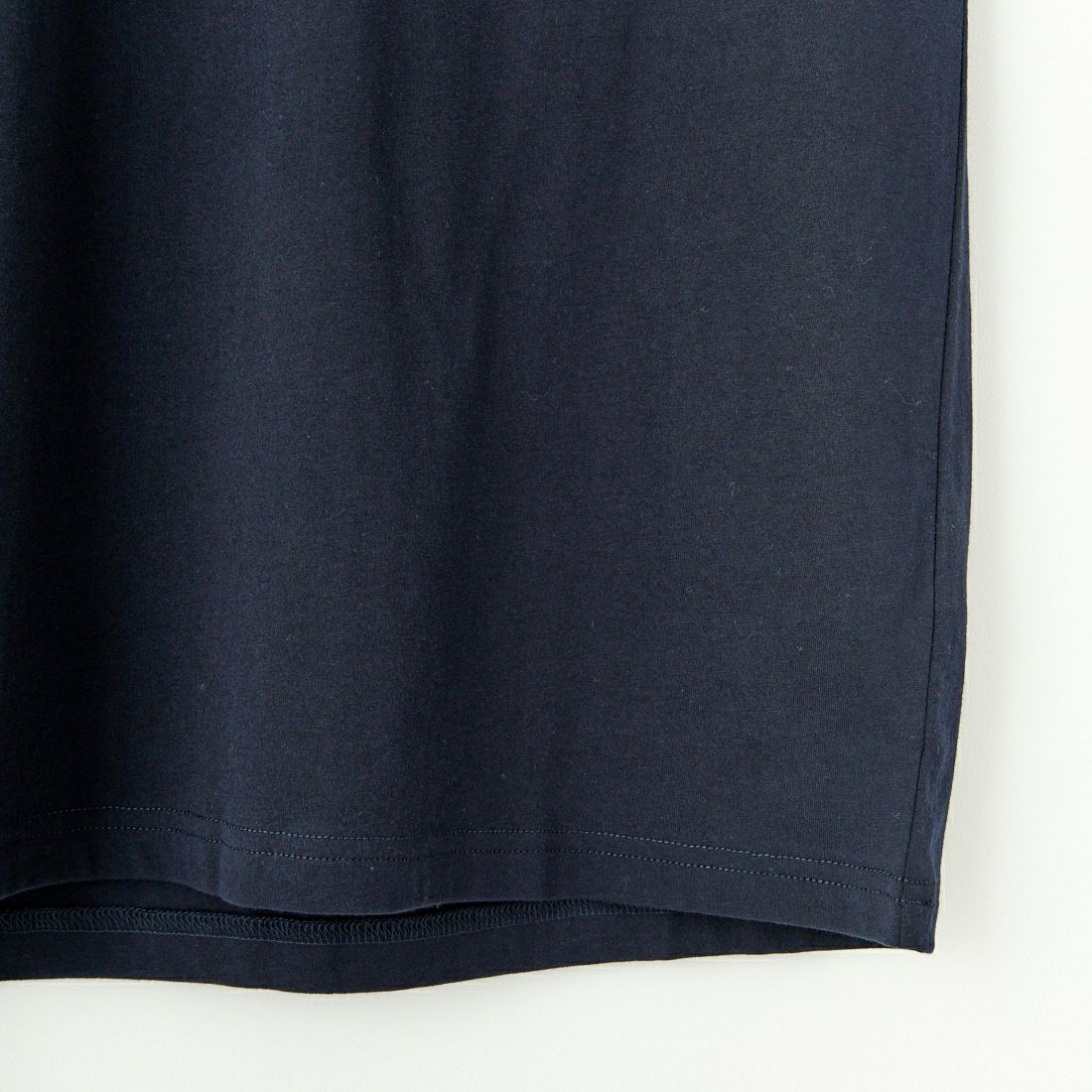 FRED PERRY [フレッドペリー] 別注 ツインティップライン ワンポイントロゴ刺繍Tシャツ [M1588-JF] NVY/OAT