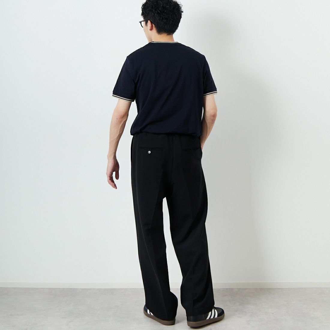 FRED PERRY [フレッドペリー] 別注 ツインティップライン ワンポイントロゴ刺繍Tシャツ [M1588-JF] NVY/OAT &&モデル身長：168cm 着用サイズ：M&&