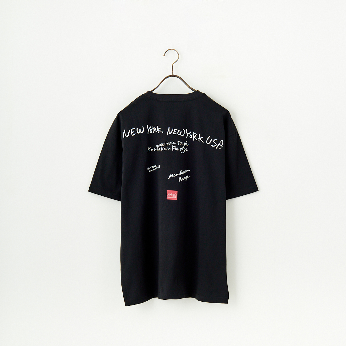 MANHATTAN PORTAGE [マンハッタンポーテージ] 別注 ランダムロゴ バックプリントTシャツ [25SSMP-IN66-JF] BLACK