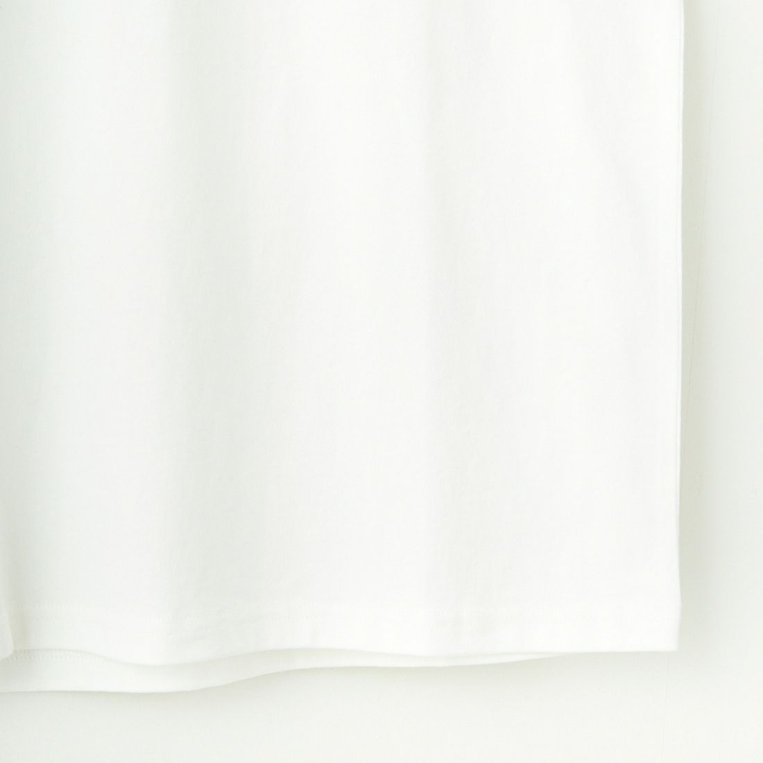 MANHATTAN PORTAGE [マンハッタンポーテージ] 別注 ランダムロゴ バックプリントTシャツ [25SSMP-IN66-JF] WHITE