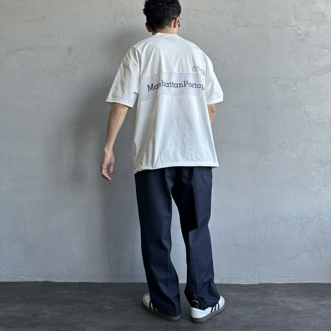 MANHATTAN PORTAGE [マンハッタンポーテージ] 別注 メッシュ切替 バックプリントTシャツ [25SSMP-IN65-JF] WHITE &&モデル身長：168cm 着用サイズ：L&&