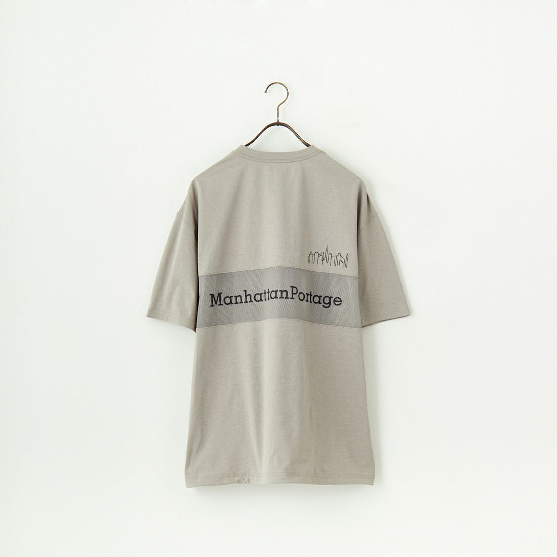 MANHATTAN PORTAGE [マンハッタンポーテージ] 別注 メッシュ切替 バックプリントTシャツ [25SSMP-IN65-JF] GREIGE