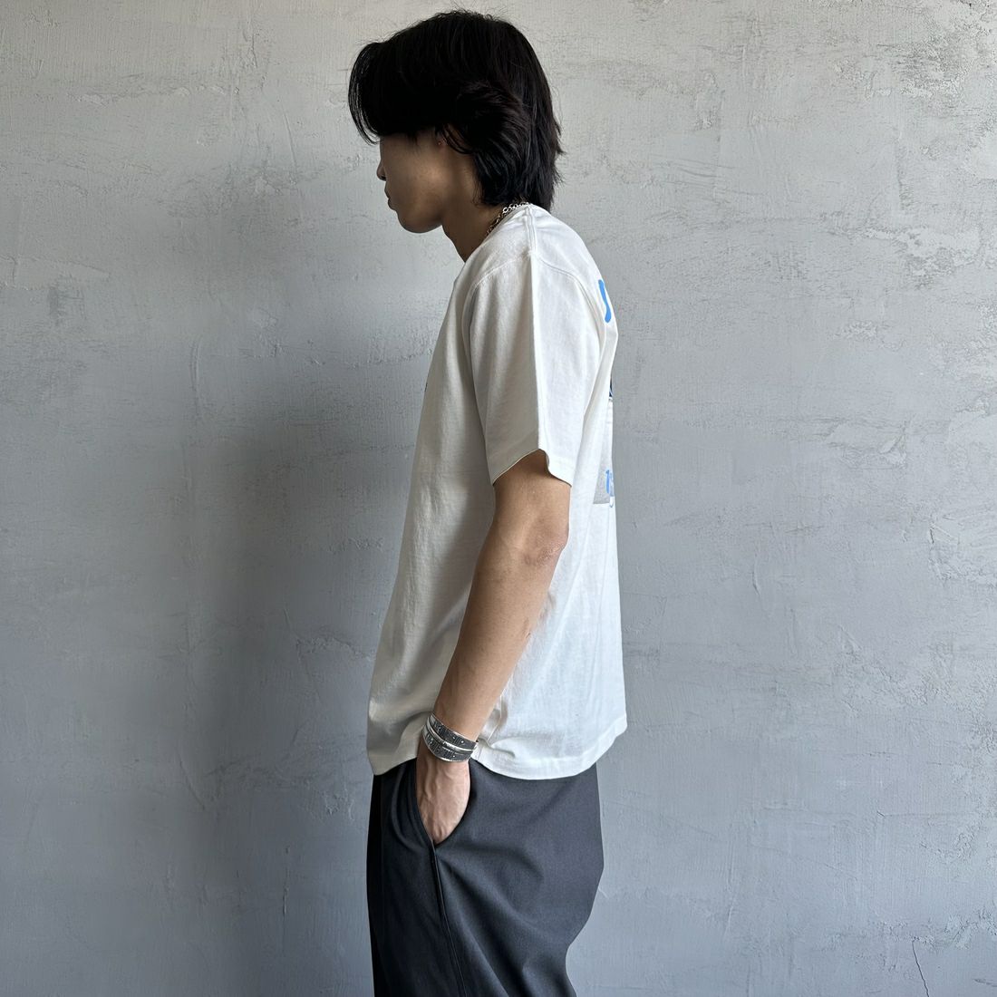 MANHATTAN PORTAGE [マンハッタンポーテージ] 別注 バックフォトプリントTシャツ [25SSMP-IN67-JF] WHITE &&モデル身長：179cm 着用サイズ：L&&