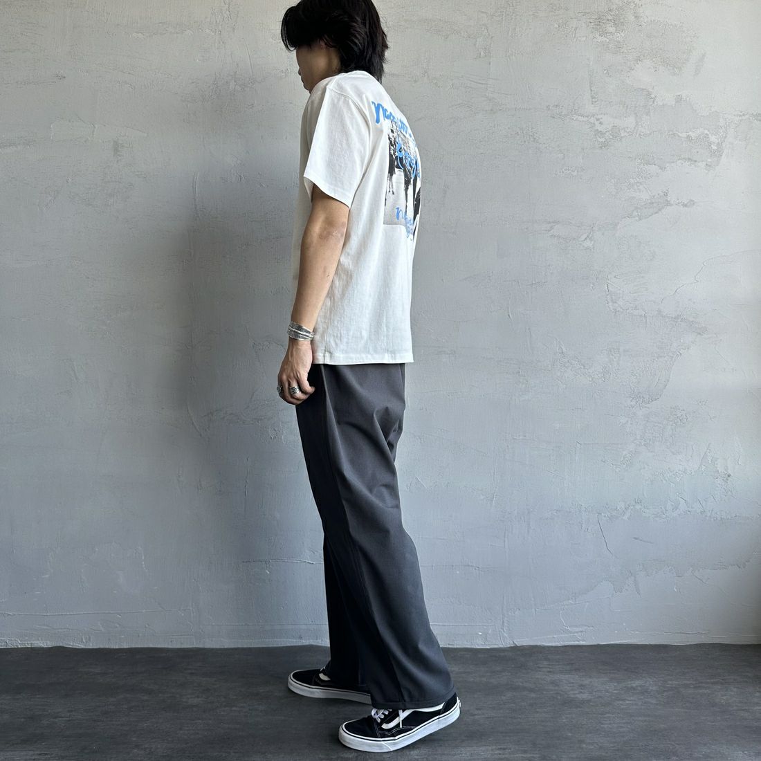 MANHATTAN PORTAGE [マンハッタンポーテージ] 別注 バックフォトプリントTシャツ [25SSMP-IN67-JF] WHITE &&モデル身長：179cm 着用サイズ：L&&