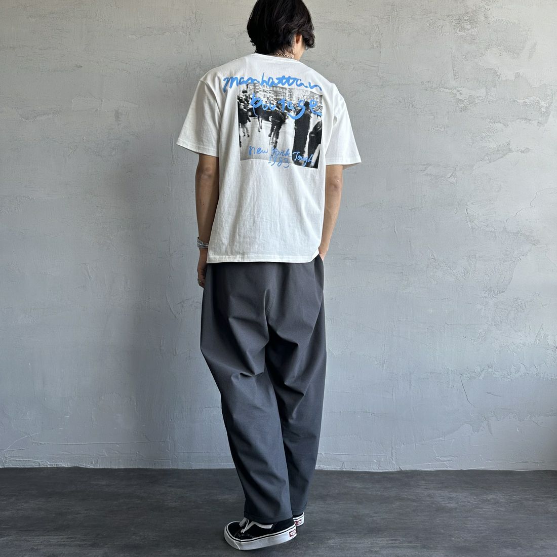 MANHATTAN PORTAGE [マンハッタンポーテージ] 別注 バックフォトプリントTシャツ [25SSMP-IN67-JF] WHITE &&モデル身長：179cm 着用サイズ：L&&