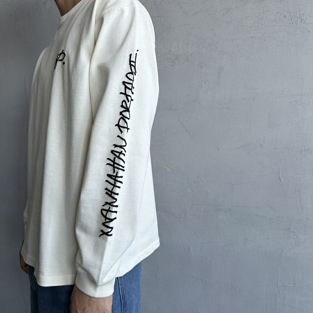 MANHATTAN PORTAGE [マンハッタンポーテージ] 別注 ピグメント染め 手書き風バックロゴ刺繍ロンT [25SSMP-IN64-JF] IVORY