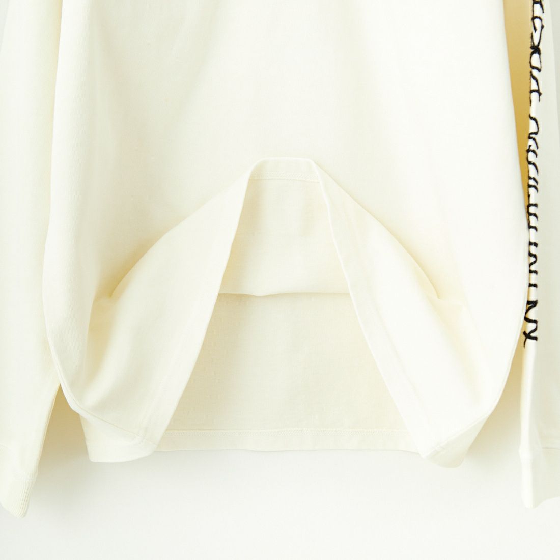 MANHATTAN PORTAGE [マンハッタンポーテージ] 別注 ピグメント染め 手書き風バックロゴ刺繍ロンT [25SSMP-IN64-JF] IVORY