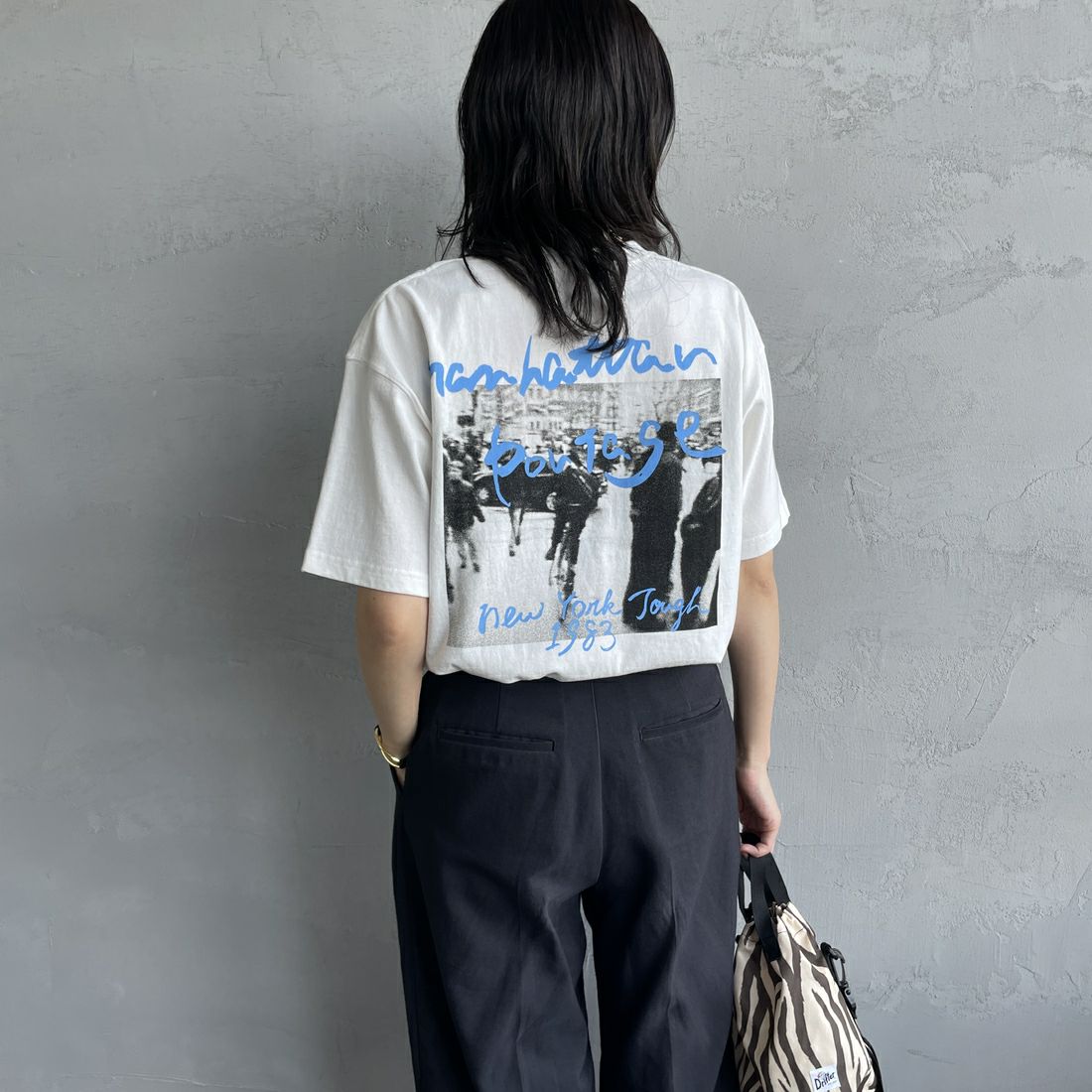 MANHATTAN PORTAGE [マンハッタンポーテージ] 別注 バックフォトプリントTシャツ [25SSMP-IN67-JF] WHITE &&モデル身長：160cm 着用サイズ：S&&