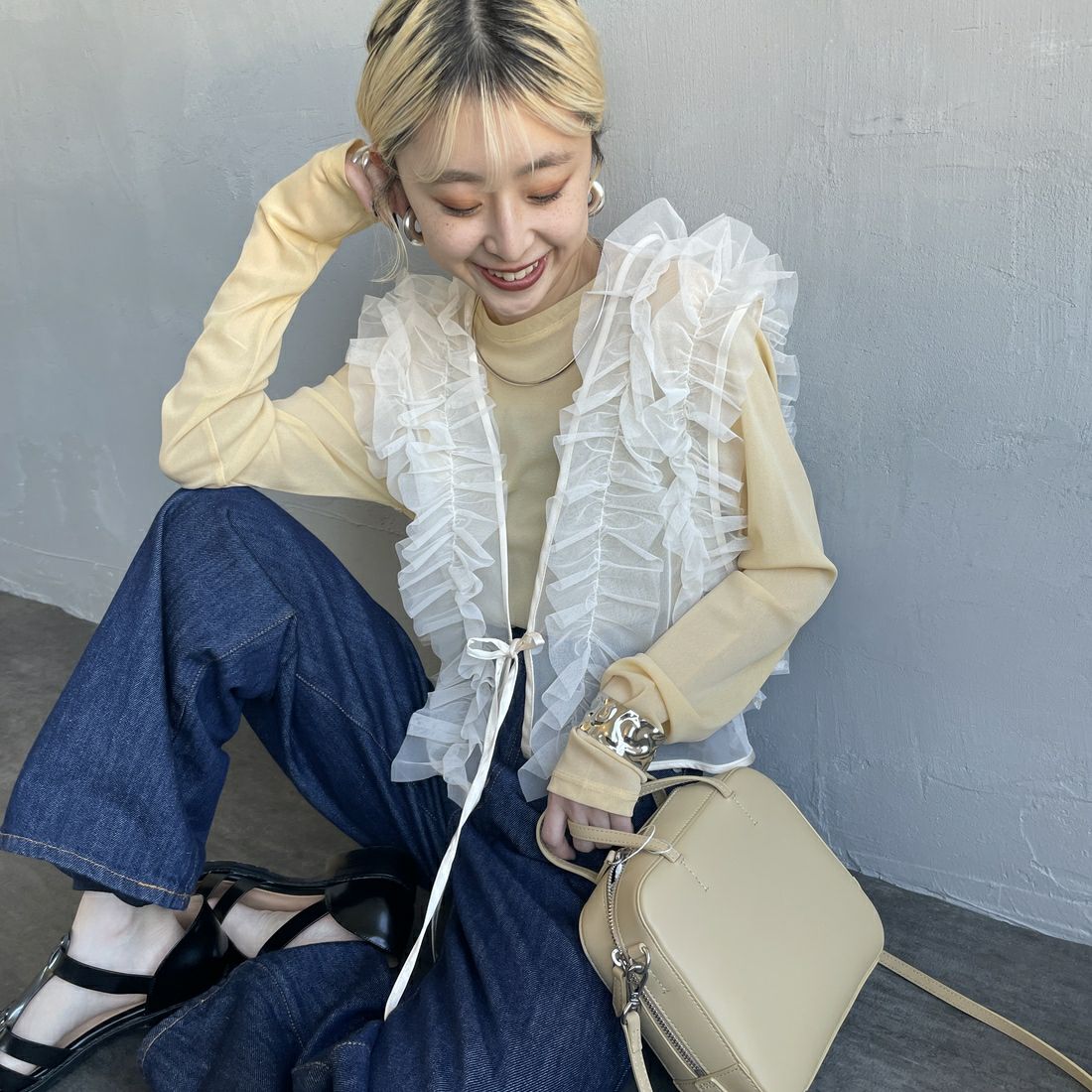 nenom [ネノム] 2WAY チュールフリルベスト [NE24122032] 21 IVORY&&モデル身長：150cm 着用サイズ：F&&