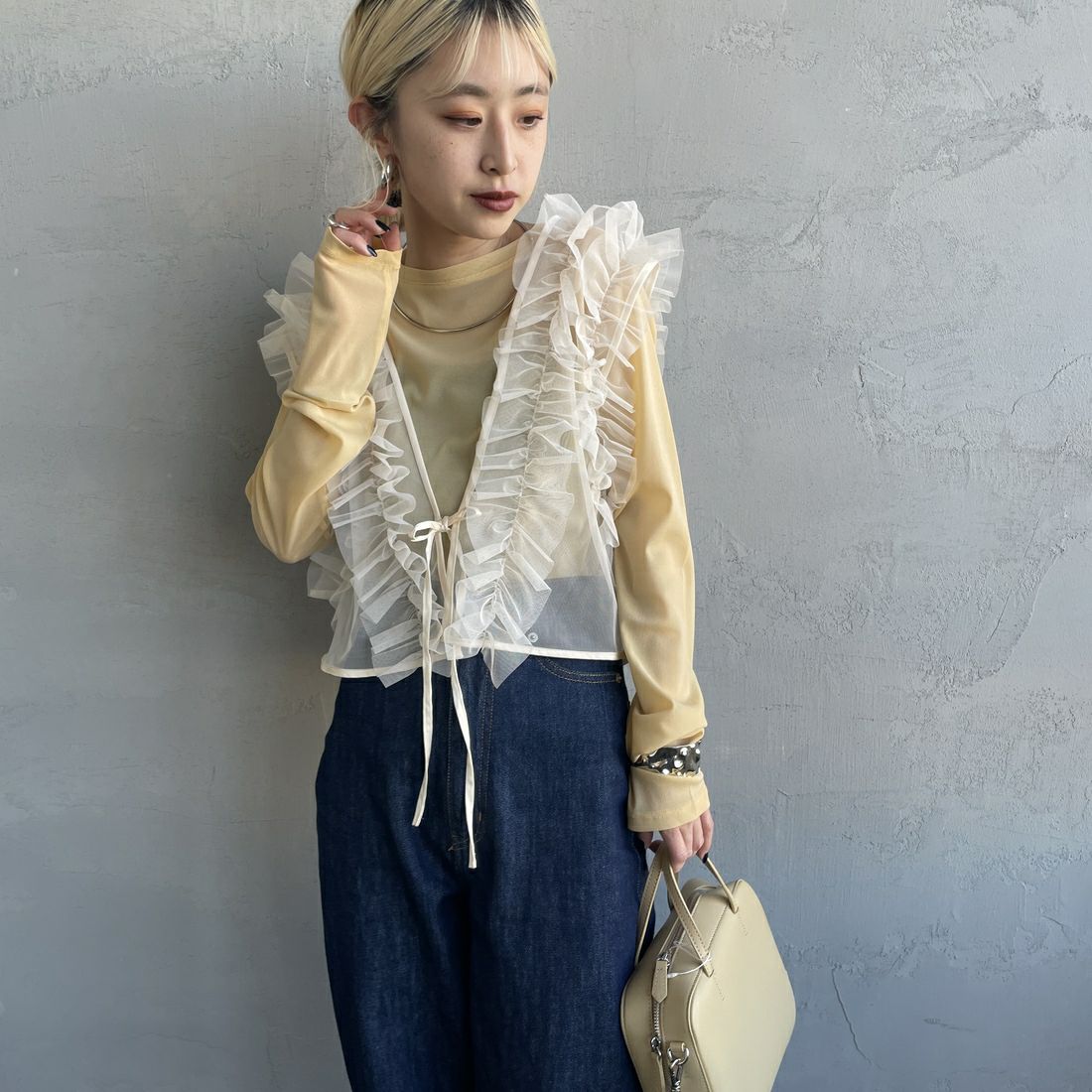 nenom [ネノム] 2WAY チュールフリルベスト [NE24122032] 21 IVORY&&モデル身長：150cm 着用サイズ：F&&