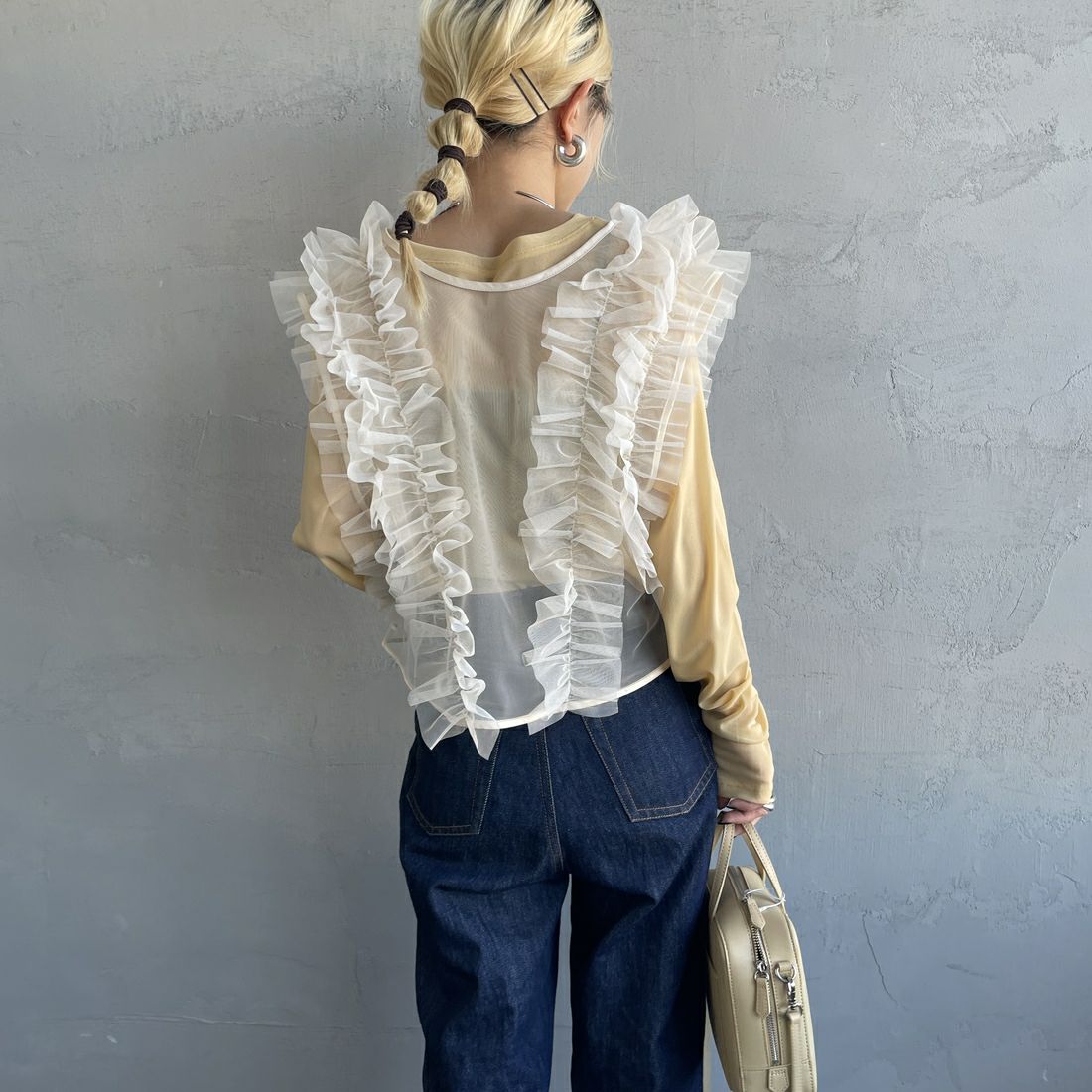 nenom [ネノム] 2WAY チュールフリルベスト [NE24122032] 21 IVORY&&モデル身長：150cm 着用サイズ：F&&