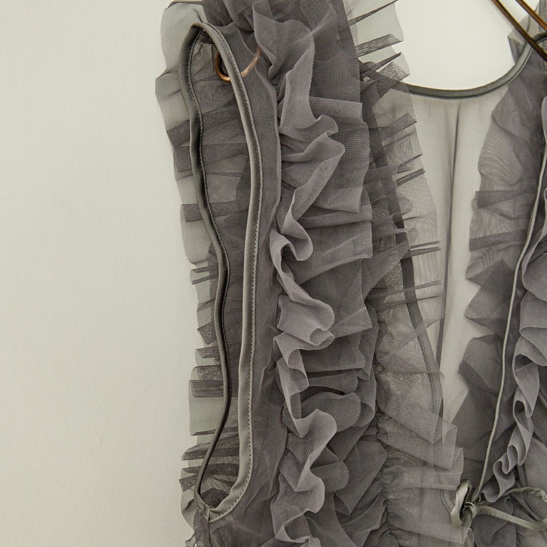 nenom [ネノム] 2WAY チュールフリルベスト [NE24122032] 08 CHARCOA