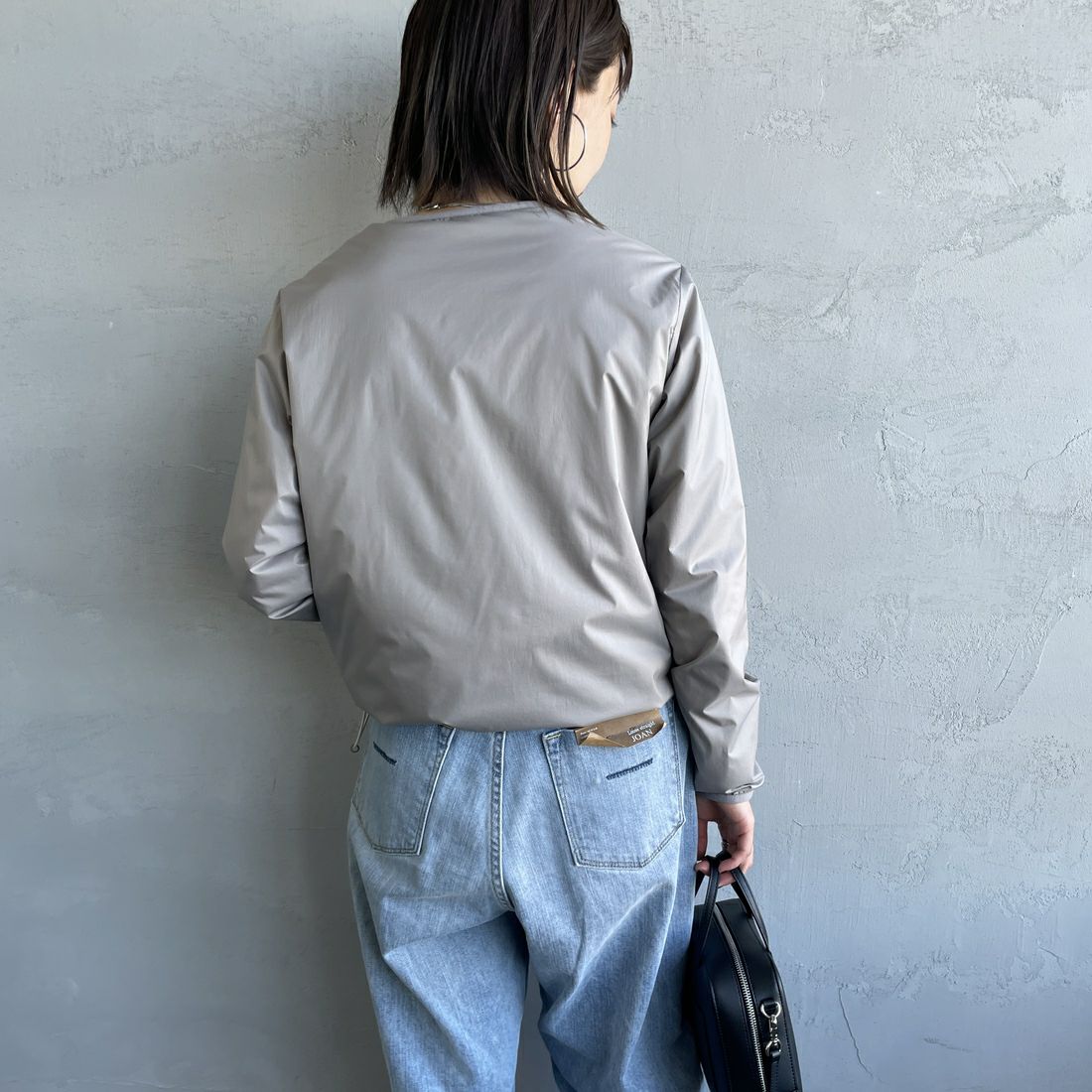 DANTON [ダントン] インサレーションノーカラージャケット [DT-A0632SNT] TAUPE &&モデル身長：158cm 着用サイズ：M&&