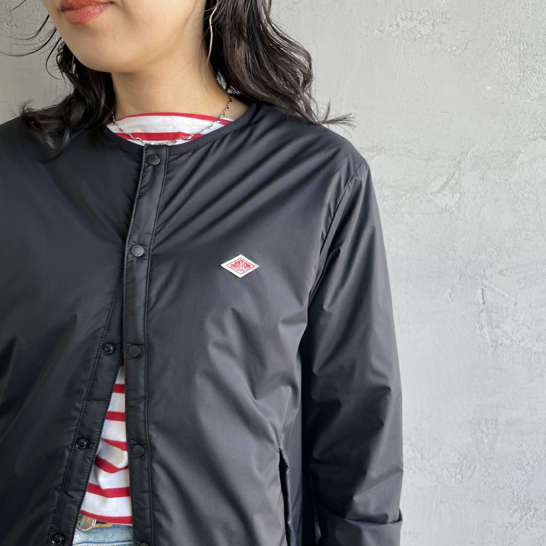 DANTON [ダントン] インサレーションノーカラージャケット [DT-A0632SNT] BLACK &&モデル身長：160cm 着用サイズ：M&&