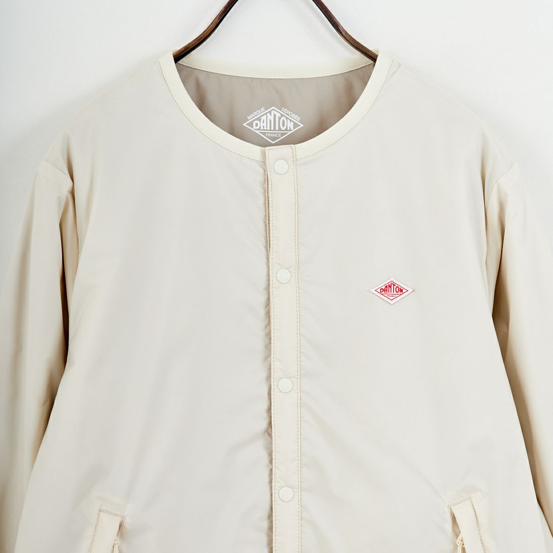 DANTON [ダントン] インサレーションノーカラージャケット [DT-A0632SNT] BLACK &&モデル身長：160cm 着用サイズ：M&&