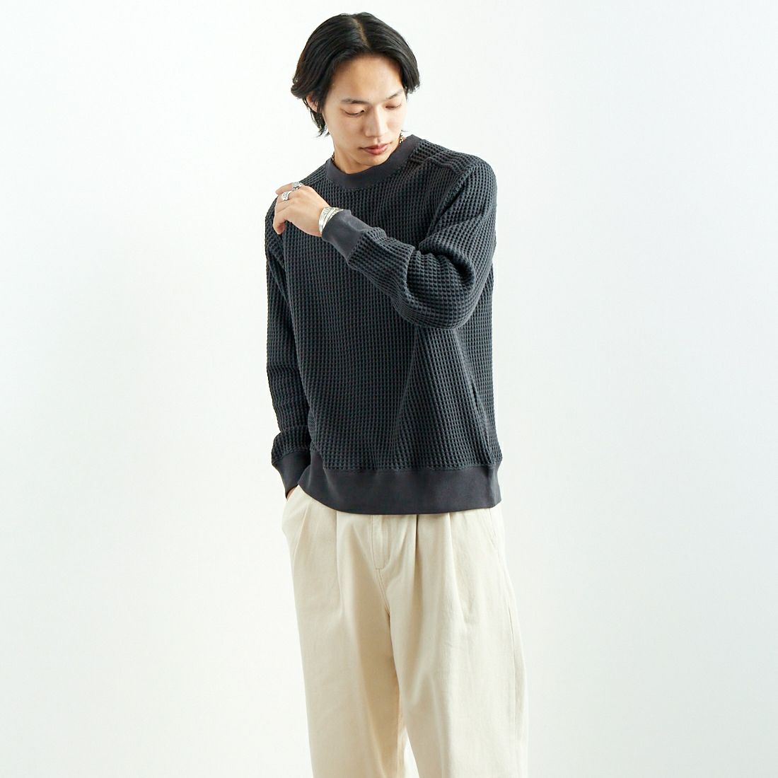 SLICK [スリック] ビッグワッフルプルオーバー [5155917] 720 COAL B &&モデル身長：179cm 着用サイズ：1&&