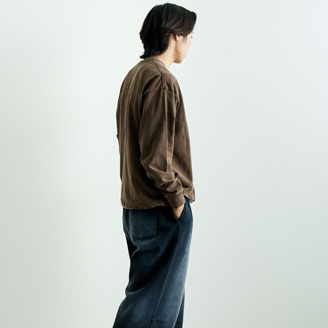 ONEITA [オニータ] ケミカル加工ドロストロングTシャツ [2521-412IN] BROWN &&モデル身長：179cm 着用サイズ：M&&