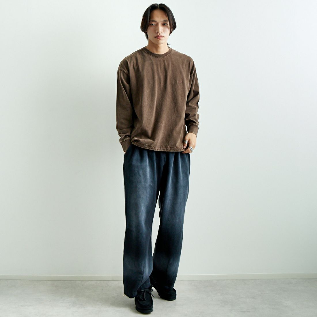 ONEITA [オニータ] ケミカル加工ドロストロングTシャツ [2521-412IN] BROWN &&モデル身長：179cm 着用サイズ：M&&