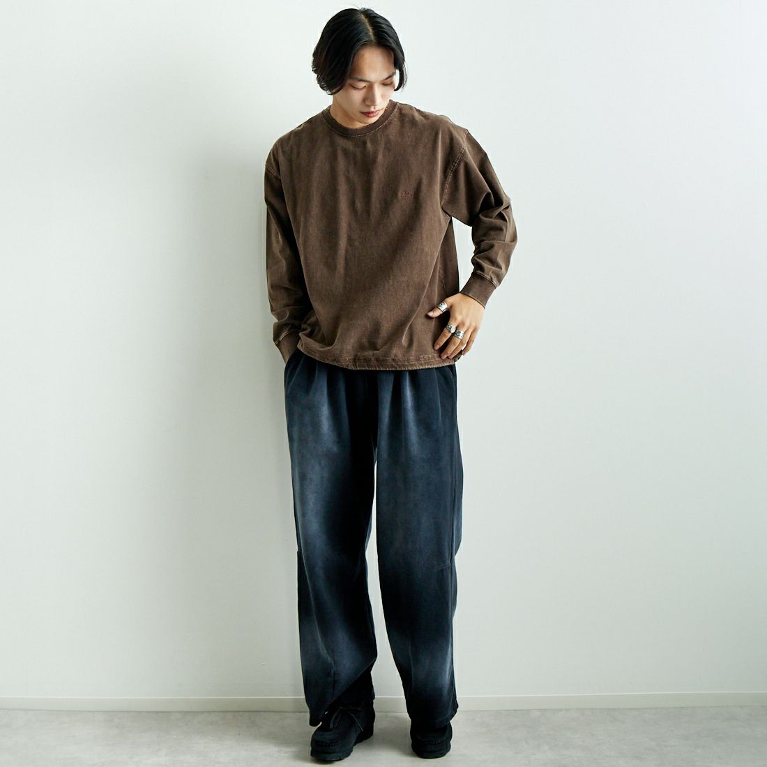 ONEITA [オニータ] ケミカル加工ドロストロングTシャツ [2521-412IN] BROWN &&モデル身長：179cm 着用サイズ：M&&
