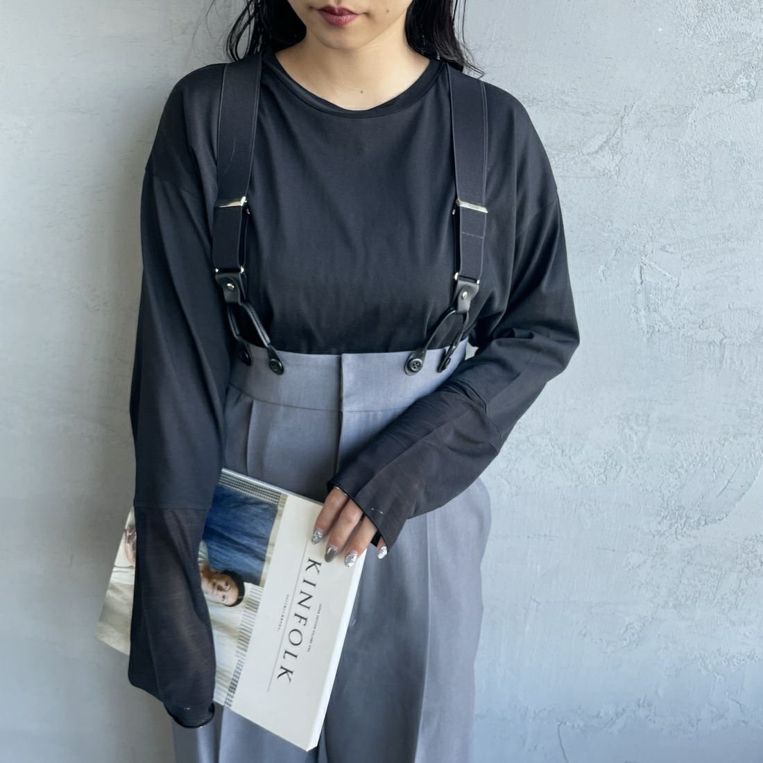 nenom [ネノム] 袖シアー切り替え ロングスリーブカットソー [NE23142058] 09 BLACK&&モデル身長：156cm 着用サイズ：F&&