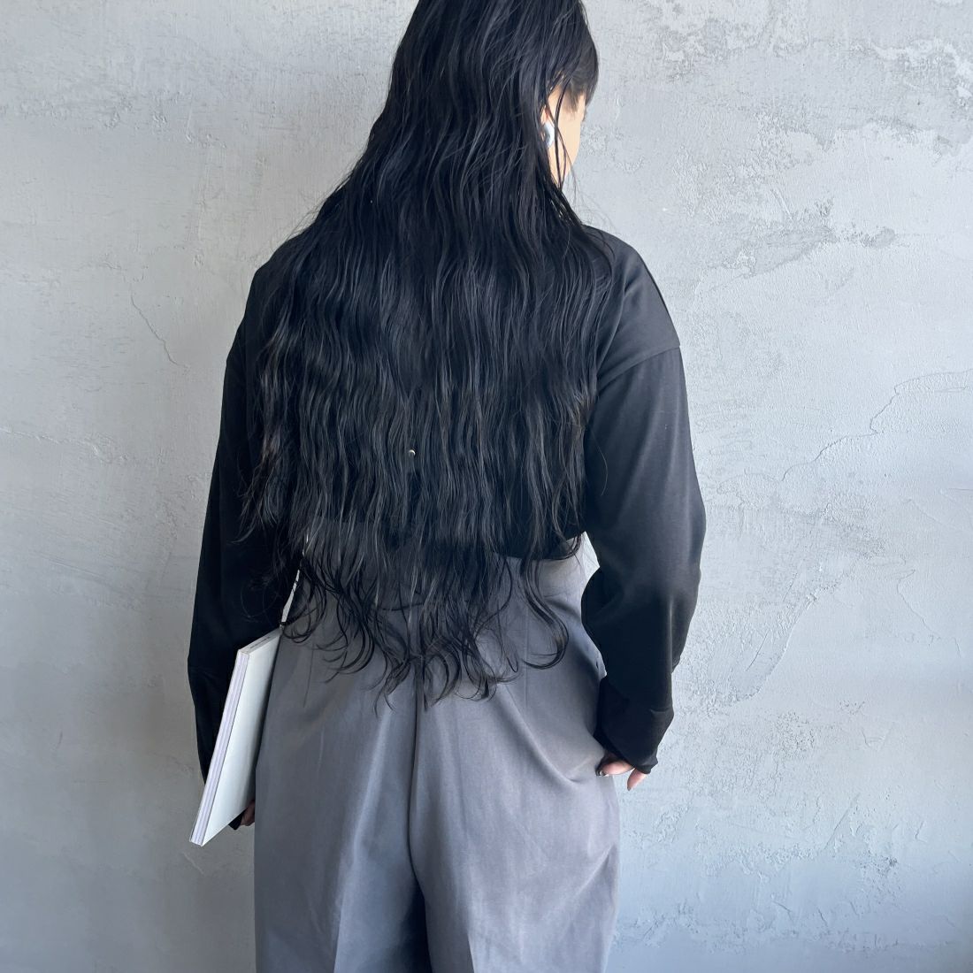 nenom [ネノム] 袖シアー切り替え ロングスリーブカットソー [NE23142058] 09 BLACK&&モデル身長：156cm 着用サイズ：F&&