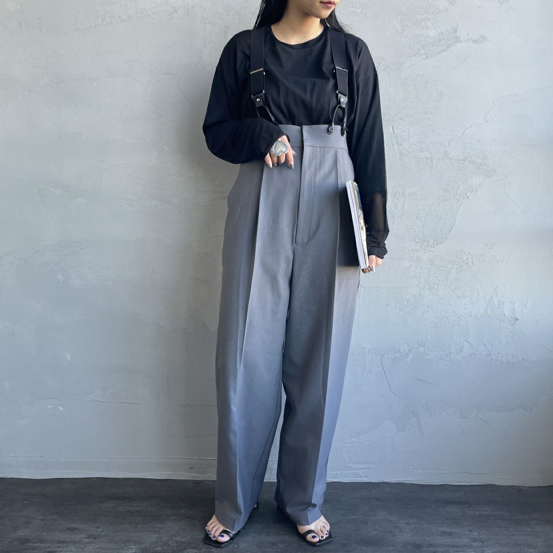 nenom [ネノム] 袖シアー切り替え ロングスリーブカットソー [NE23142058] 09 BLACK&&モデル身長：156cm 着用サイズ：F&&