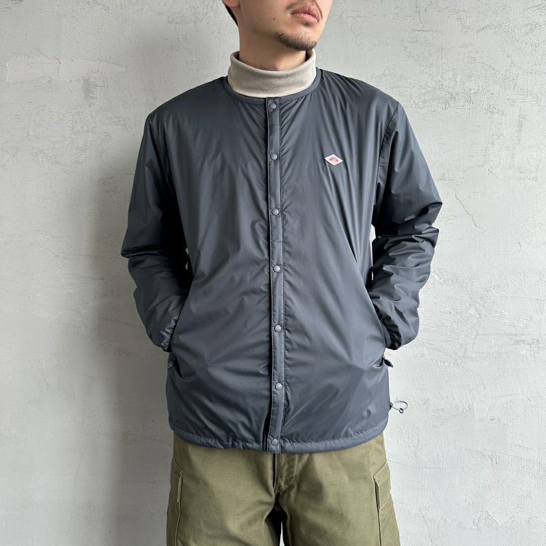 DANTON [ダントン] インサレーションノーカラージャケット [DT-A0633SNT] STEEL GREY &&モデル身長：168cm 着用サイズ：L&&