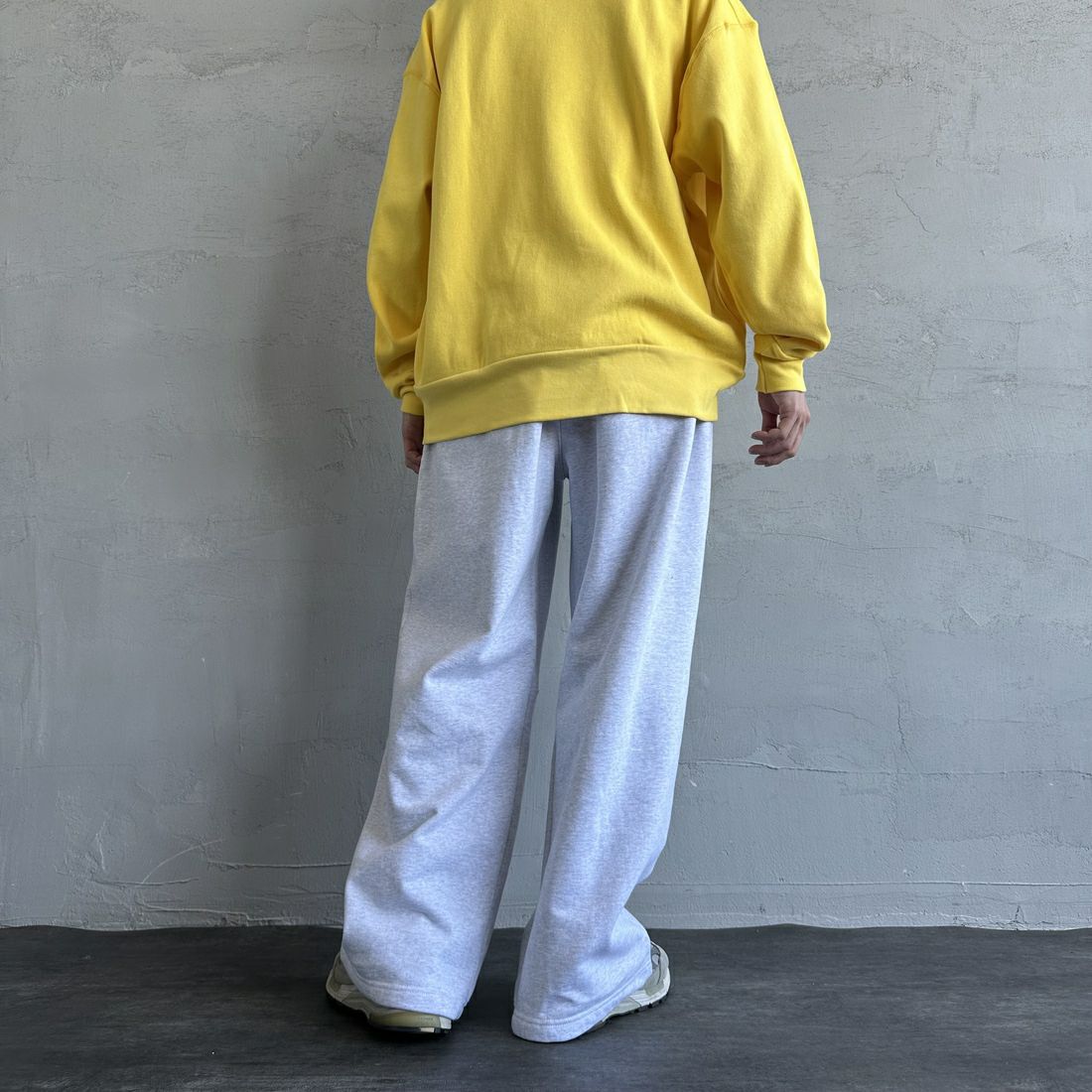 Jeans Factory Clothes [ジーンズファクトリークローズ] ピグメント加工 バレルワイドスウェットパンツ [2521-410IN] ASH &&モデル身長：168cm 着用サイズ：L&&
