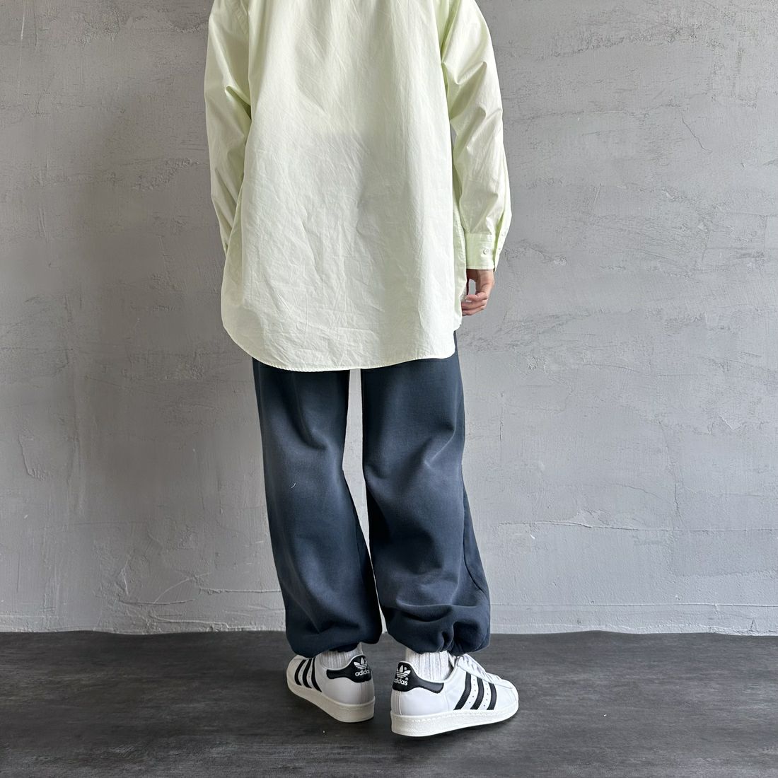 Jeans Factory Clothes [ジーンズファクトリークローズ] ピグメント加工 バレルワイドスウェットパンツ [2521-410IN] NAVY &&モデル身長：168cm 着用サイズ：M&&