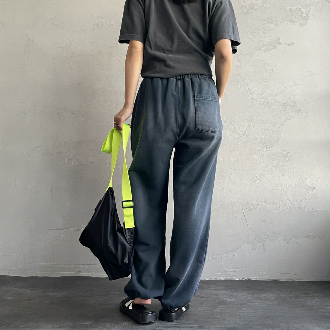 Jeans Factory Clothes [ジーンズファクトリークローズ] ピグメント加工 バレルワイドスウェットパンツ [2521-410IN] NAVY &&モデル身長：163cm 着用サイズ：S&&