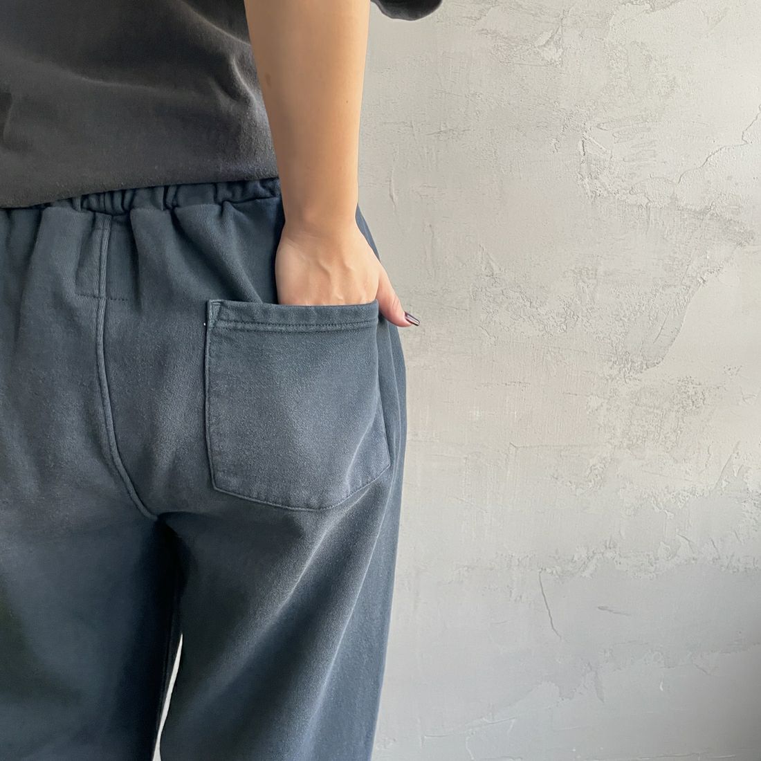 Jeans Factory Clothes [ジーンズファクトリークローズ] ピグメント加工 バレルワイドスウェットパンツ [2521-410IN] NAVY &&モデル身長：163cm 着用サイズ：S&&