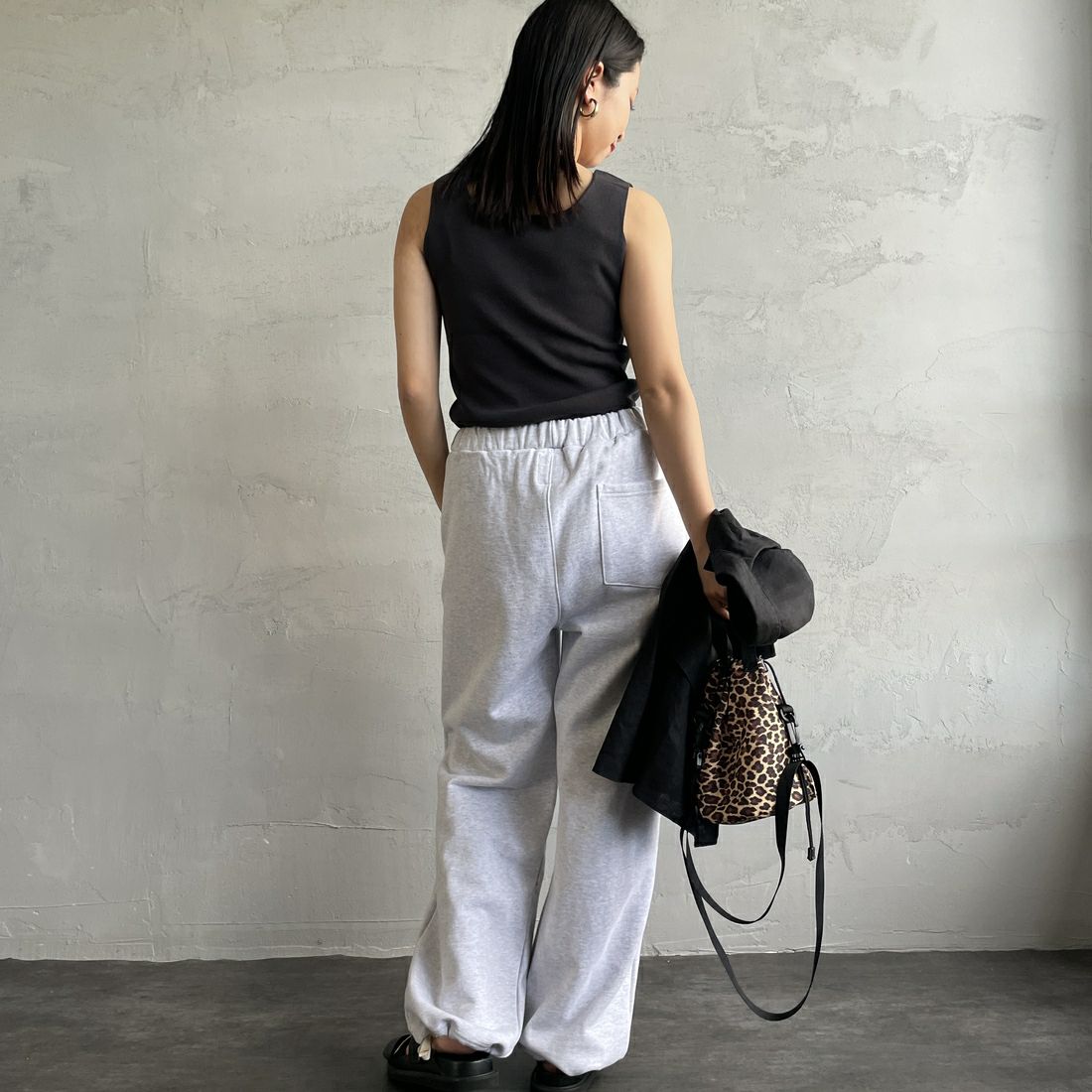 Jeans Factory Clothes [ジーンズファクトリークローズ] ピグメント加工 バレルワイドスウェットパンツ [2521-410IN] ASH &&モデル身長：163cm 着用サイズ：S&&