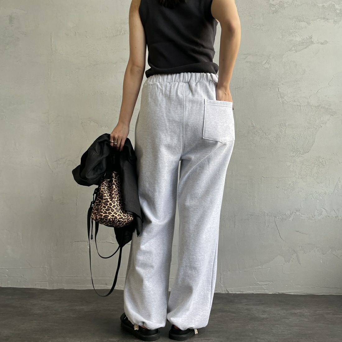 Jeans Factory Clothes [ジーンズファクトリークローズ] ピグメント加工 バレルワイドスウェットパンツ [2521-410IN] ASH &&モデル身長：163cm 着用サイズ：S&&