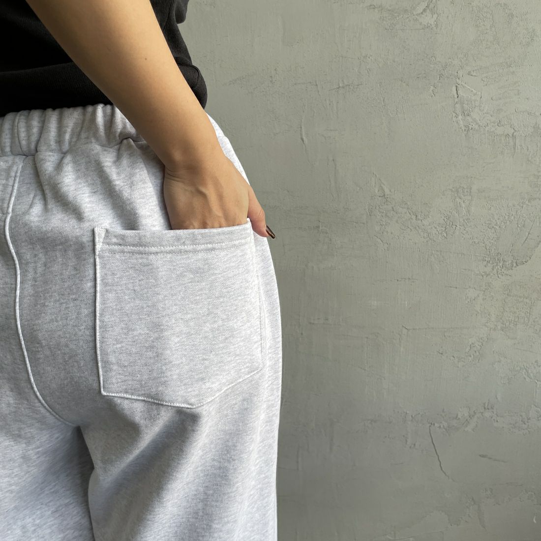 Jeans Factory Clothes [ジーンズファクトリークローズ] ピグメント加工 バレルワイドスウェットパンツ [2521-410IN] ASH &&モデル身長：163cm 着用サイズ：S&&