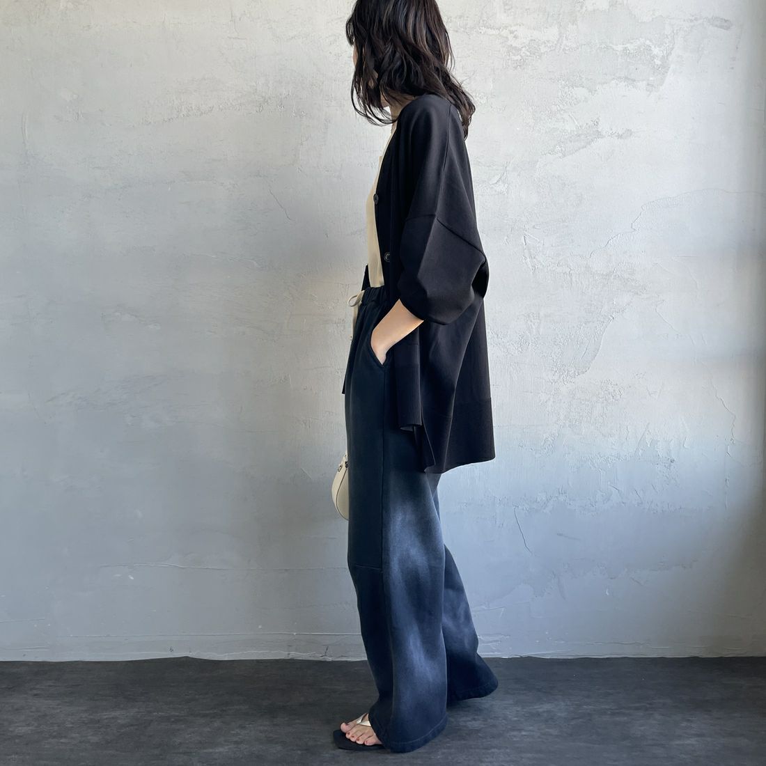 Jeans Factory Clothes [ジーンズファクトリークローズ] ピグメント加工 バレルワイドスウェットパンツ [2521-410IN] BLACK &&モデル身長：160cm 着用サイズ：S&&