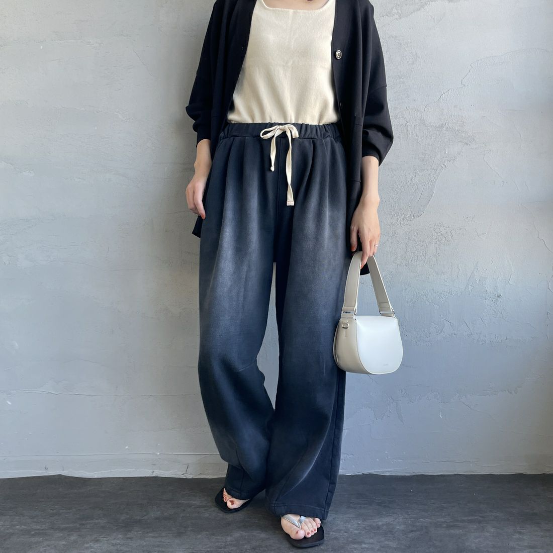 Jeans Factory Clothes [ジーンズファクトリークローズ] ピグメント加工 バレルワイドスウェットパンツ [2521-410IN] BLACK &&モデル身長：160cm 着用サイズ：S&&