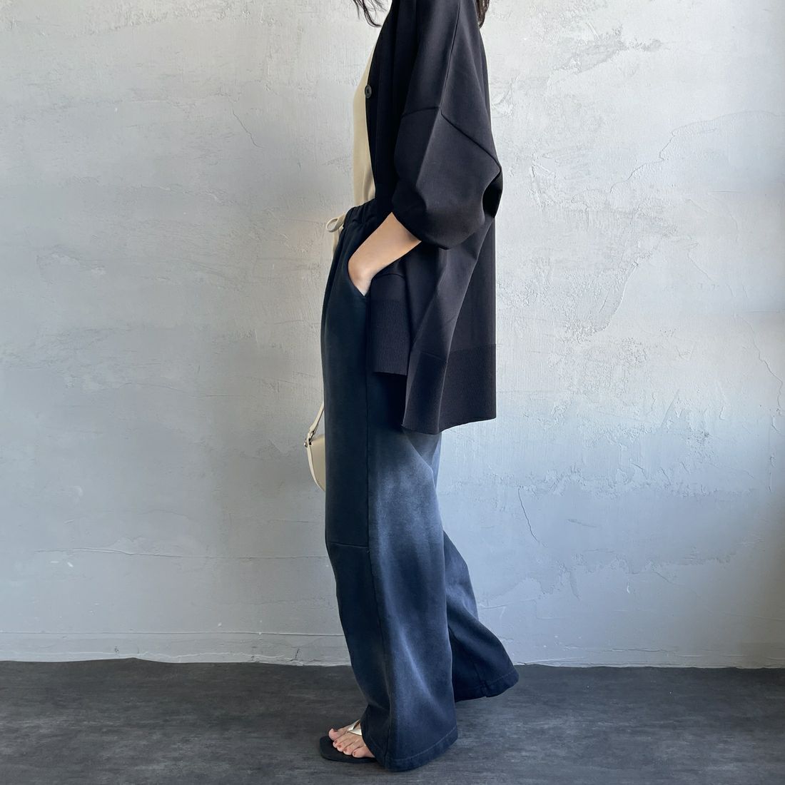 Jeans Factory Clothes [ジーンズファクトリークローズ] ピグメント加工 バレルワイドスウェットパンツ [2521-410IN] BLACK &&モデル身長：160cm 着用サイズ：S&&