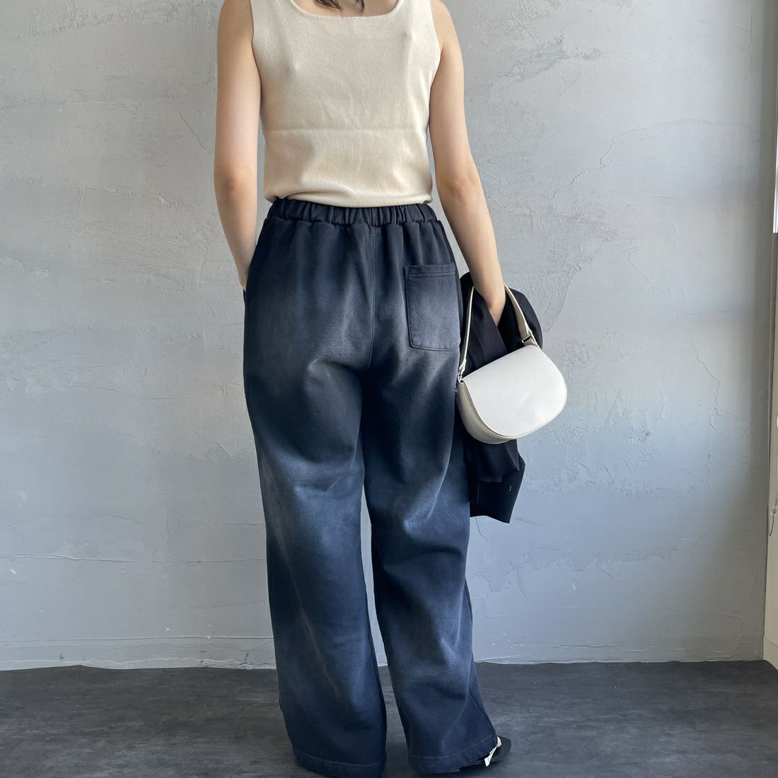 Jeans Factory Clothes [ジーンズファクトリークローズ] ピグメント加工 バレルワイドスウェットパンツ [2521-410IN] BLACK &&モデル身長：160cm 着用サイズ：S&&