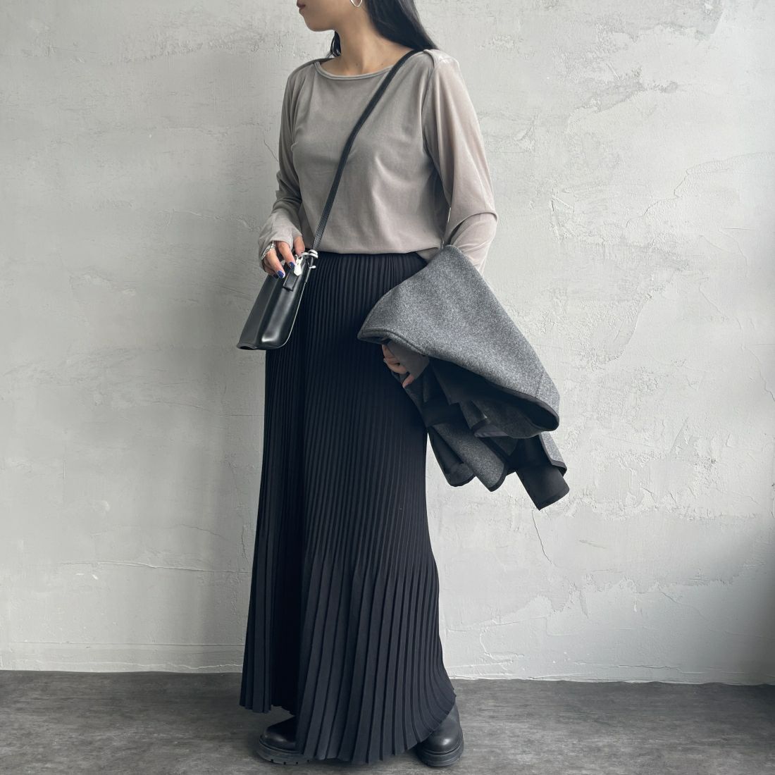 nenom [ネノム] レイヤードシアーベロアカットソー [NE24132011] 05 L.GRAY &&モデル身長：156cm 着用サイズ：F&&