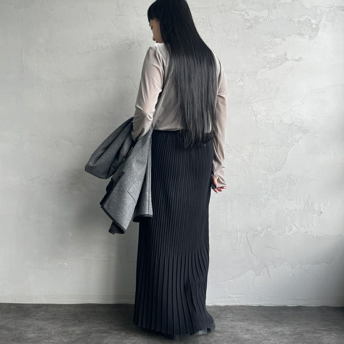 nenom [ネノム] レイヤードシアーベロアカットソー [NE24132011] 05 L.GRAY &&モデル身長：156cm 着用サイズ：F&&