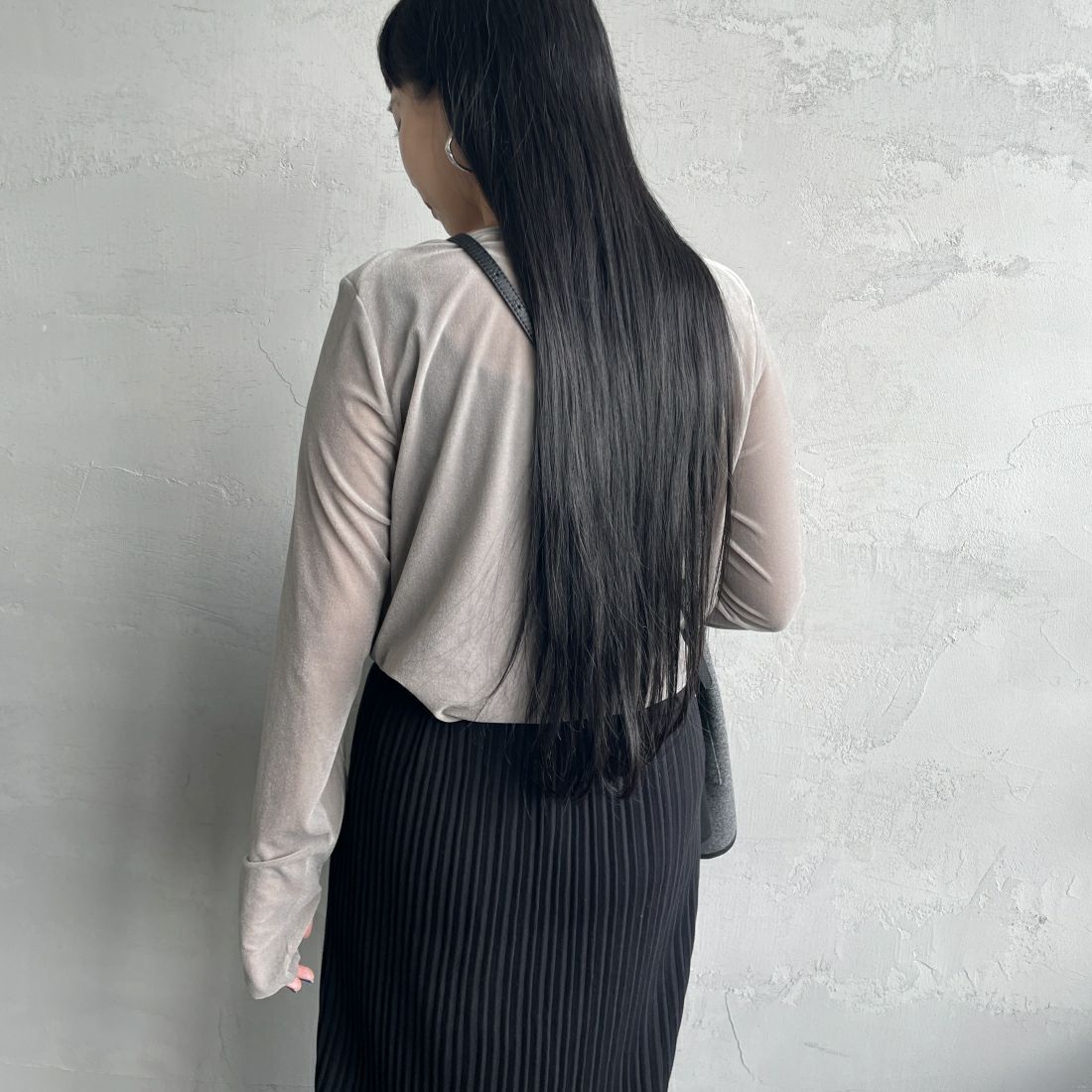 nenom [ネノム] レイヤードシアーベロアカットソー [NE24132011] 05 L.GRAY &&モデル身長：156cm 着用サイズ：F&&