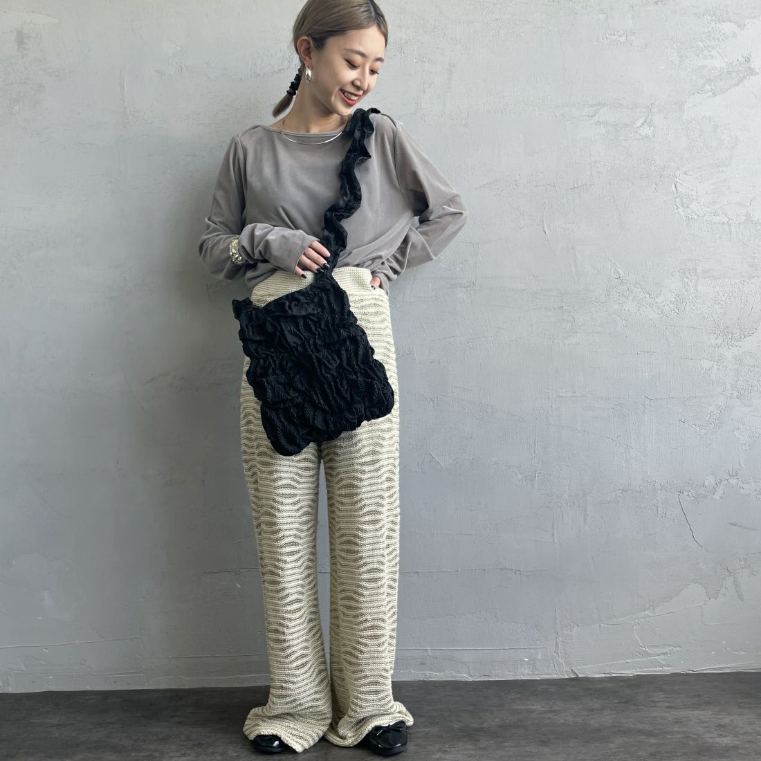 nenom [ネノム] レイヤードシアーベロアカットソー [NE24132011] 05 L.GRAY &&モデル身長：150cm 着用サイズ：F&&