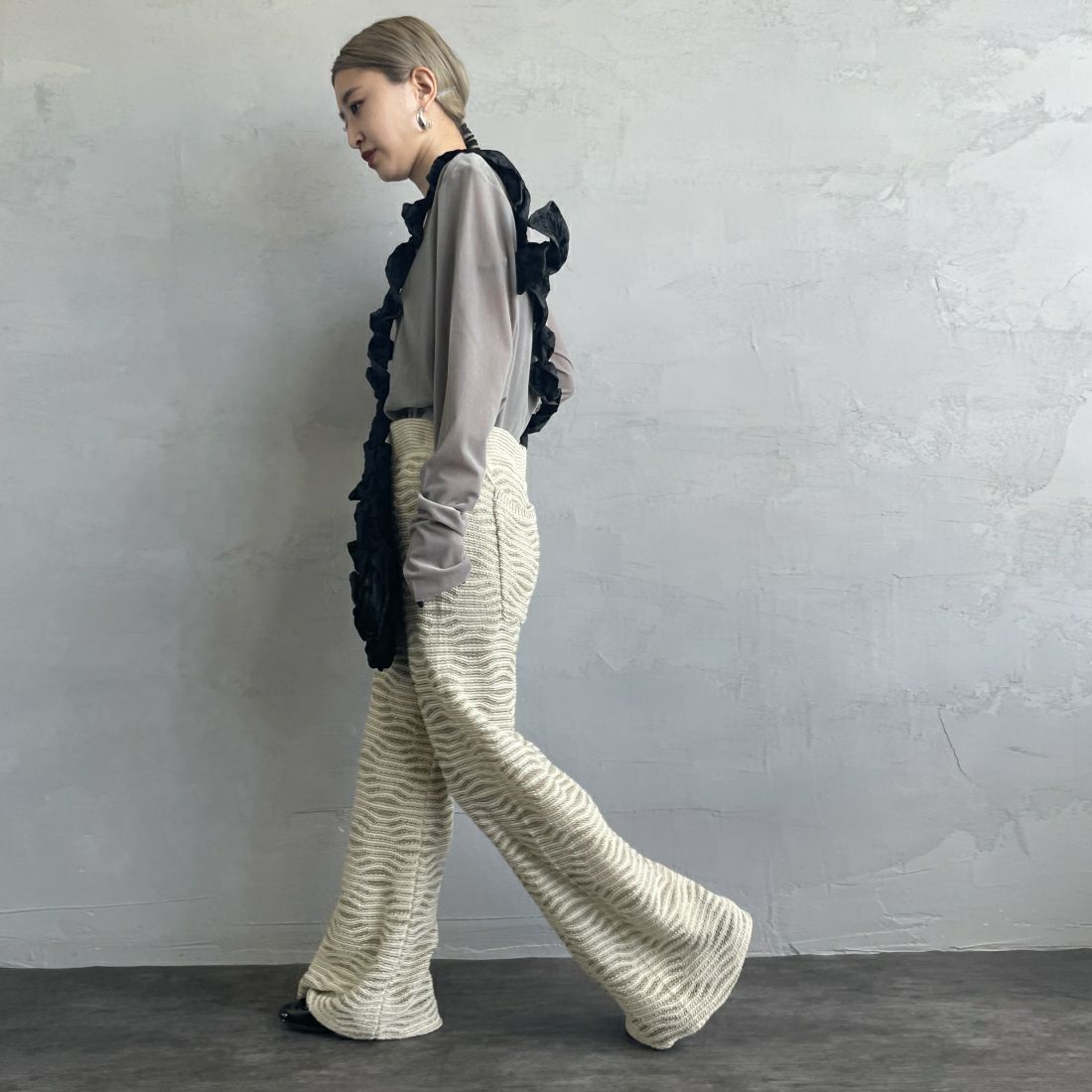 nenom [ネノム] レイヤードシアーベロアカットソー [NE24132011] 05 L.GRAY &&モデル身長：150cm 着用サイズ：F&&