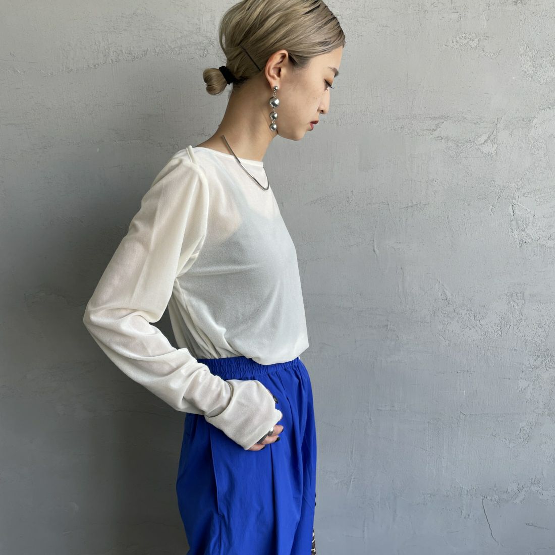 nenom [ネノム] レイヤードシアーベロアカットソー [NE24132011] 02 OFF &&モデル身長：150cm 着用サイズ：F&&